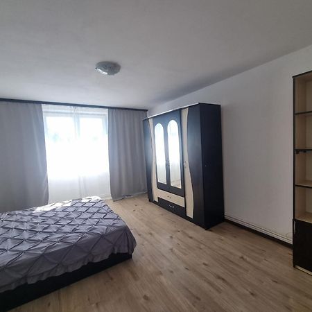 פיטסטי Apartament Central מראה חיצוני תמונה
