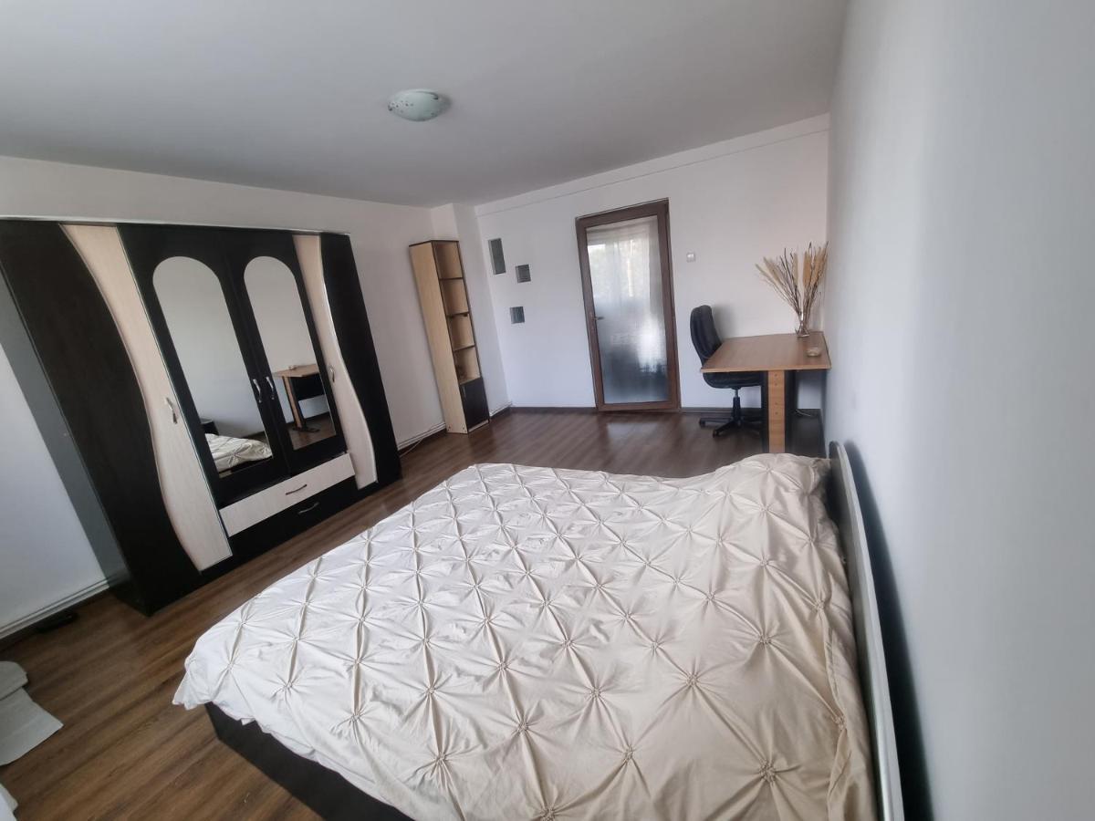 פיטסטי Apartament Central מראה חיצוני תמונה