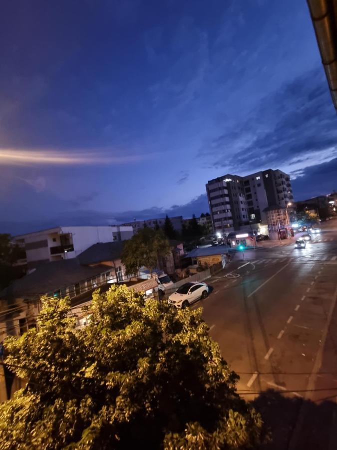 פיטסטי Apartament Central מראה חיצוני תמונה